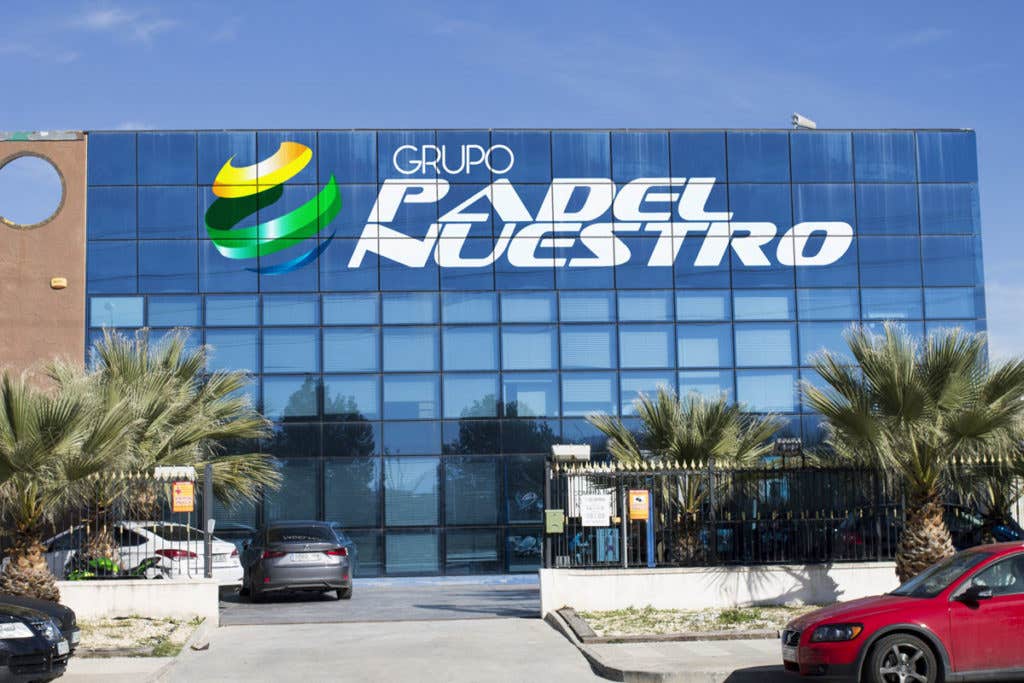 fachada-grupo-padel-nuestro