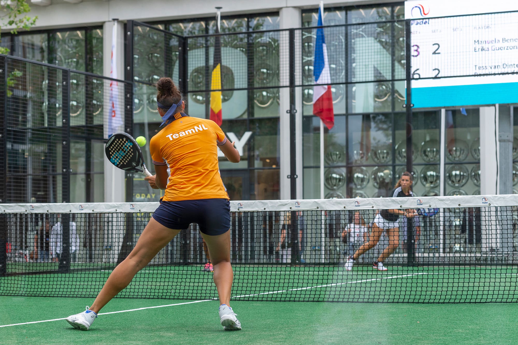 Padel Nuestro distribuirá palas, paleteros y material de pádel en Holanda