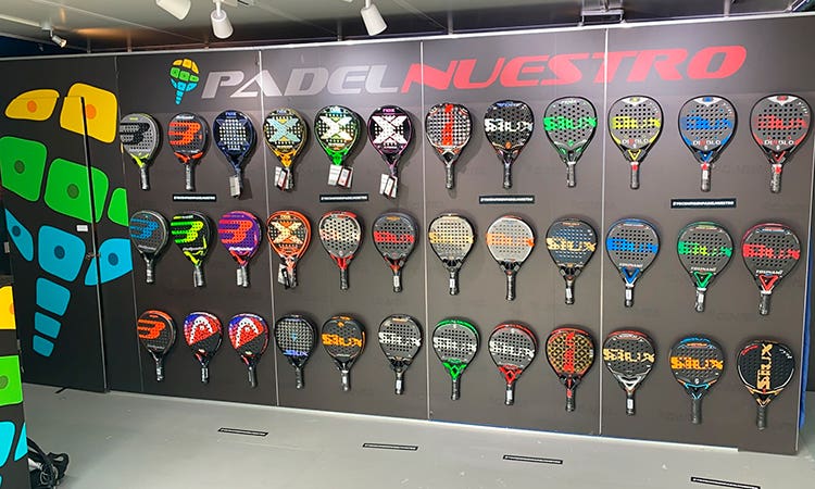 Interior del stand de Padelnuestro