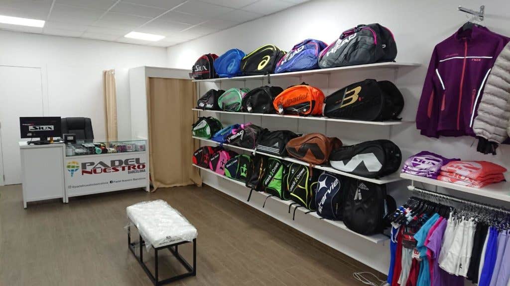 Paleteros en la tienda Padel Nuestro